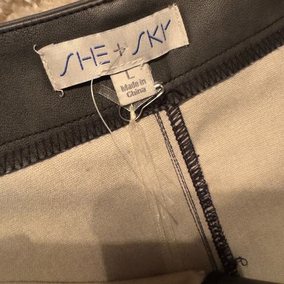 Faux Leather Mini Skirt Size Large New with Tags - Picture 6 of 7